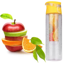 Liquidation ! Produits de nettoyage en liquidation. Bouteille d'eau infusée aux fruits 800 ml, jaune, idéale pour le sport et la santé.