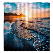 Duschdraperi med plastkrokar, tropisk solnedgång och strand – havsvågor, orange himmel, hawaiianskt havslandskap