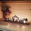 Presepe in metallo nero con base in legno, 12 pezzi 5