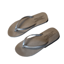 Comfortabele zomersandalen voor dames, ideaal voor strand, zwembad en stadswandelingen. Antislip en lichtgewicht ontwerp.