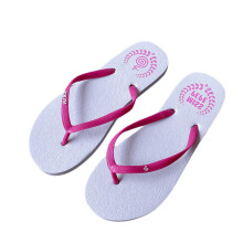 Damessandalen met kleurblokken en antislipzool voor strand, zwembad en zomeravonturen. Comfortabel en stijlvol design.