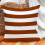 Housse de coussin à rayures orange brûlé et blanches 30 x 50 cm 2