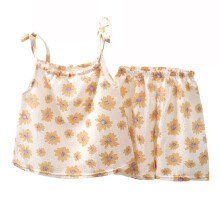 Completo estivo per bambine con stampa leopardata, maniche corte e scollo rotondo.