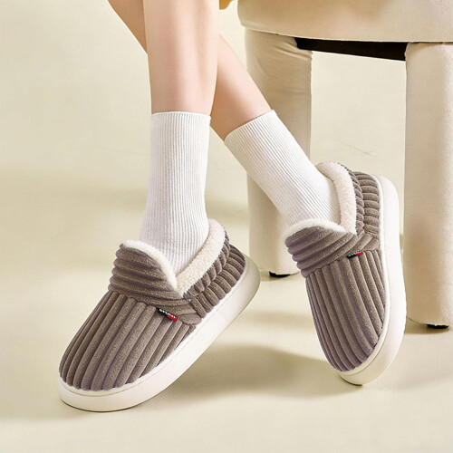 Pantufas quentinhas e macias com forro de lã e palmilhas de espuma viscoelástica, para uso interno e externo. 1