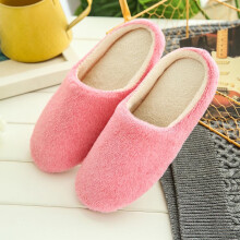 Varme strikkede hjemmesko til kvinder. Behagelige vinterhjemmesko med fleecefor, memory foam og såler til indendørs og udendørs brug.
