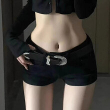 Ensfarvede, lige ben og strækbare denimshorts til damer til forår og sommer. Tætsiddende, alsidige, benforlængende. Højtaljede.