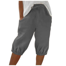 Calças femininas modernas e casuais, cor sólida, com bolso grande e elástico. Modelo capri.