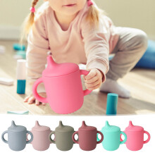 Bicchiere per l'apprendimento dei bambini con design a becco d'anatra: set di bicchieri in gel di silice progettati per evitare gocce e perdite,