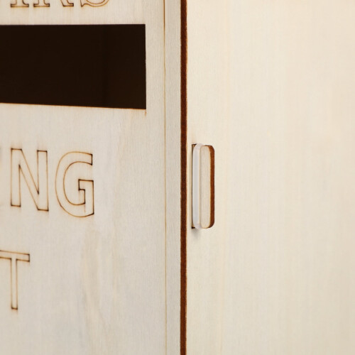 Rustikaler Kartenhalter aus Holz für Hochzeiten 2