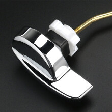 Chave de boca lateral com encaixe angular para alavanca de descarga de vaso sanitário