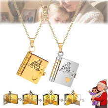 De mooiste ketting in de vorm van een kinderboek, voor mijn kleindochter. Boekketting met 6 pagina's gegraveerde informatie, openklapbaar en