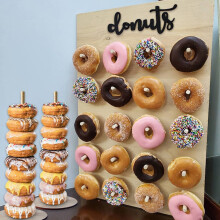 Suporte para donuts (4 peças) para casamentos, em madeira amarela clara.