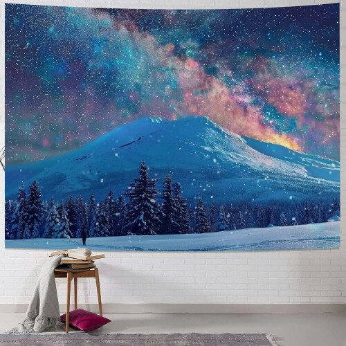 Wandteppich „Sternenhimmel, Schneebedeckter Berg, Kiefernwald“