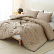 Conjunto de edredom tamanho King em microfibra, cor taupe, 3 peças.
