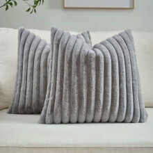 Lot de 2 housses de coussin grises 50 x 50 cm – Fausse fourrure de lapin et