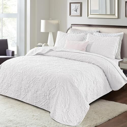 King Quilt Set White Vintage Damask 3-Piece 1