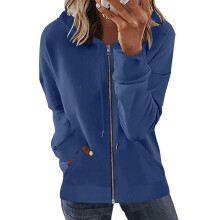 Blusa feminina com capuz e zíper, manga comprida, abertura frontal, modelagem solta, estampada, com bolsos.