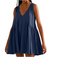 Vestido curto feminino de verão com decote em V, cor lisa, sem mangas e com babados na barra.