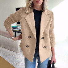 Sonderangebot! Khakifarbener, kurzer Damenblazer aus zweireihigem Strick mit Patchwork-Ärmeln – perfekt für Business Casual.
