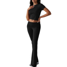 Conjunto de moletom feminino de duas peças, composto por blusa de manga curta franzida e calça pantalona de cintura alta, na cor preta, tamanho XXL.