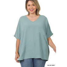 Blouse met V-hals, geweven structuur, korte mouwen en voorzak, geweven met v-hals en luchtdoorlatend effect.