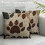Housse de coussin courte en peluche, format king size – Os et pattes de chien 3