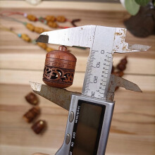Flacon suspendu d'aromathérapie sculpté en bois