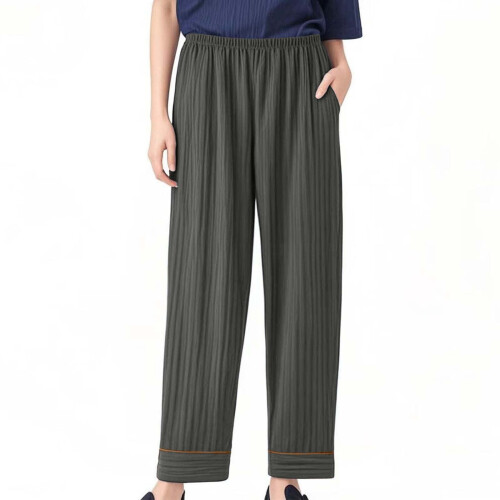 Calça de dormir feminina em malha de algodão, cintura alta e com bolsos.