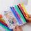 Pasta A5 impermeável com zíper, 6 argolas e bolsos transparentes. 3