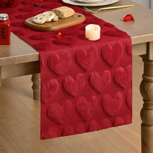 Chemin de table rouge en fausse fourrure jacquard