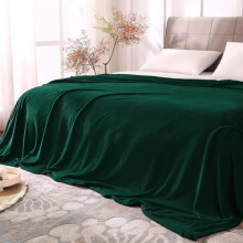 King Size Fleece Blanket 108x90", Super Soft Warm Lightweight Throw, Forest Green – Compatible with All Seasons