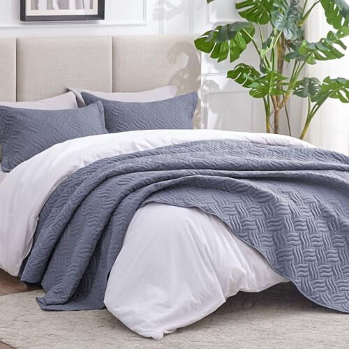 3-teiliges Steppdecken-Set (Cal King) aus einfarbigem, leichtem Polyester 1