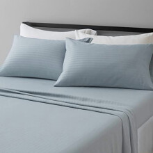 Myke, pustende mikrofiberlaken, queen size, 4 deler, spa blå stripete