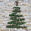 Groene glitterkerstslinger met bladeren en rode bessen 6