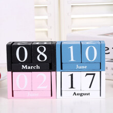 Houten bureaukalender met maand- en datumvakken