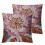 Coussin carré rose à crochets avec fleur et franges 1