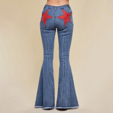 Jeans da donna a zampa con applicazioni a stella e orli sfrangiati - Pantaloni in denim casual d'ispirazione vintage per l'estate