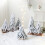 Snöflockad minijulgran med träbas 4