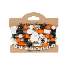 Kralenarmbandjes met pompoen- en spinnenwebmotief, elastisch en feestelijk.