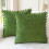 Capas de almofada decorativas 22x22 polegadas (2 unidades), capas de almofada em chenille verde-floresta com pompons, tingidas em cor sólida 1