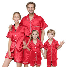 (M, Red Mom) Pijamale asortate pentru familie, cu mâneci scurte și pantaloni scurți din satin