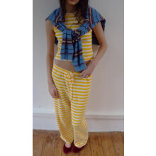 (S, Yellow) Conjunto feminino listrado: regata cropped sem mangas e calça folgada de cintura baixa com cordão.