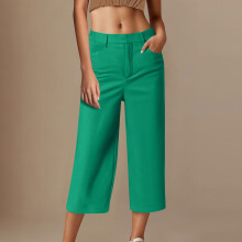 Conjunto feminino casual de cor sólida com calça cropped folgada.