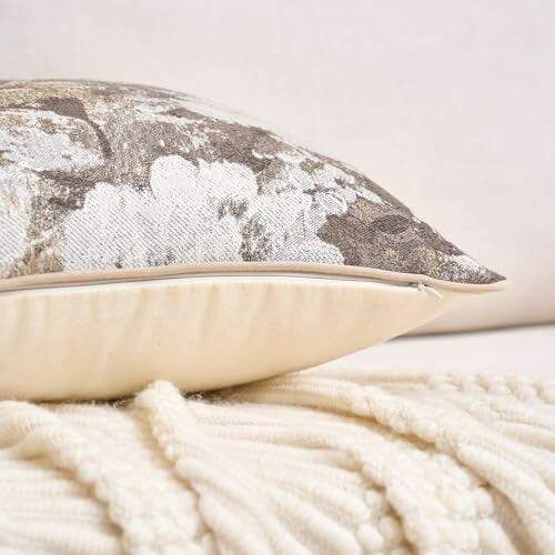 Funda de almohada de chenilla con estampado floral neutro, 45x45 cm. 2