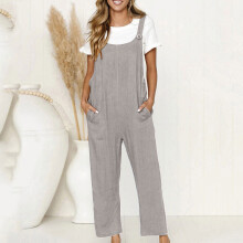 Macacão feminino plus size sem mangas em algodão e linho, modelo curto e solto com bolso, ideal para o verão.