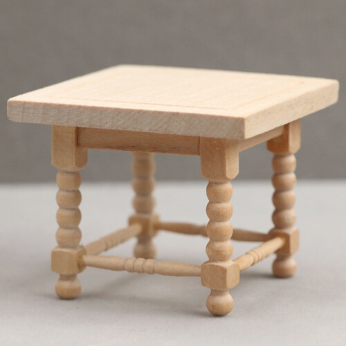 Mini mesa de té de madera para casa de muñecas. Mesa auxiliar cuadrada. 2