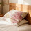 Conjunto de 2 capas de almofada super macias e respiráveis, 76 x 48 cm (30 x 19 polegadas), lindas capas de almofada decorativas para cama de quarto. 4