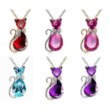 Colar de luxo para noivas, casamentos e festas com pingente de gato cravejado de strass.
