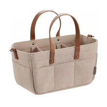 Organizador de bolsa para fraldas em feltro, com compartimentos ajustáveis e design funcional.