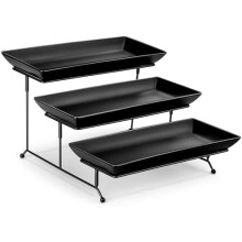 Soporte de servicio de metal negro de 3 niveles con bandejas de porcelana blanca.